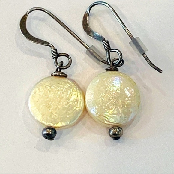 Button pearls sterling silver ear hooks - Picture 1 of 6